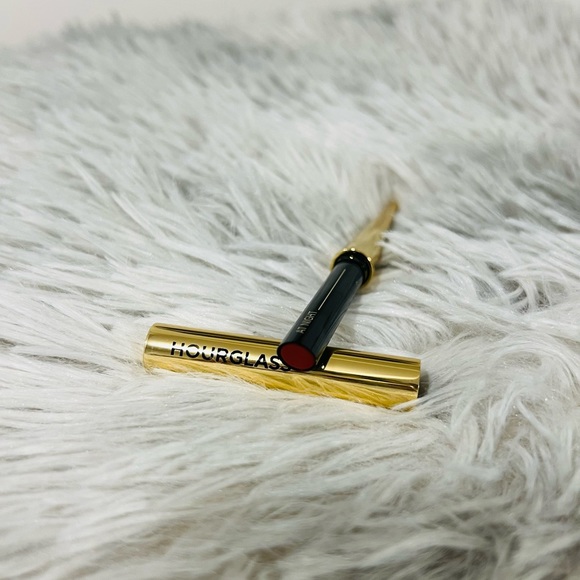 HOURGLASS - Confession™ Ultra Slim High Intensity
Refillable Lipstick 💄 - Picture 2 of 6